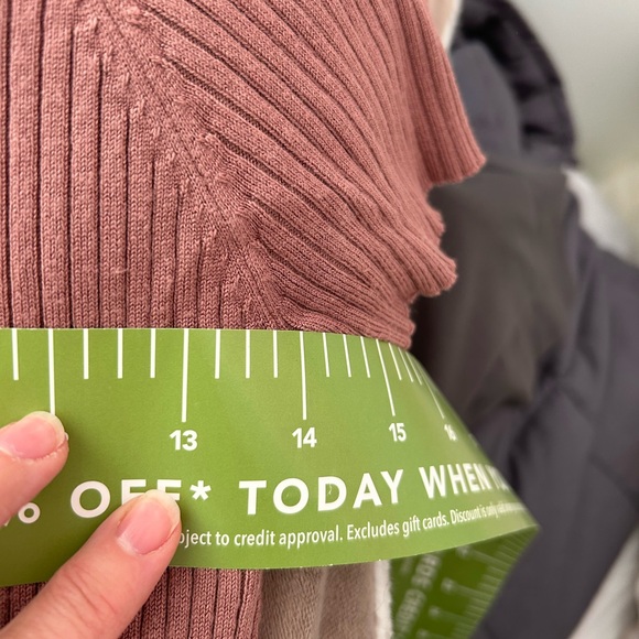 Kendall and Kylie ribbed cropped mock turtleneck - Picture 4 of 5